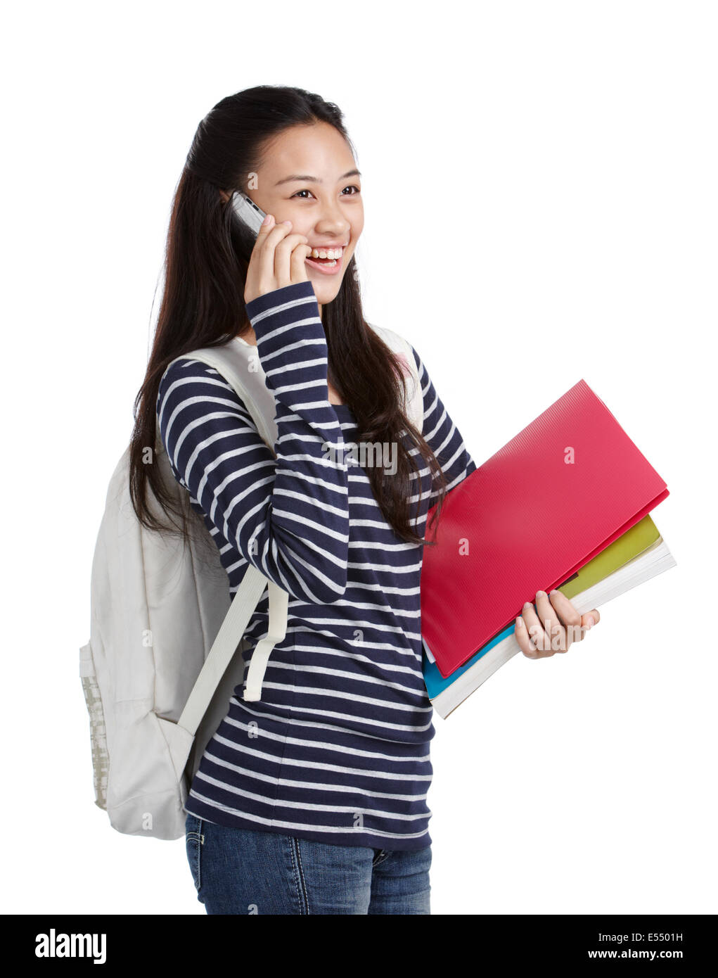 Studente di college sul telefono contro uno sfondo bianco Foto Stock