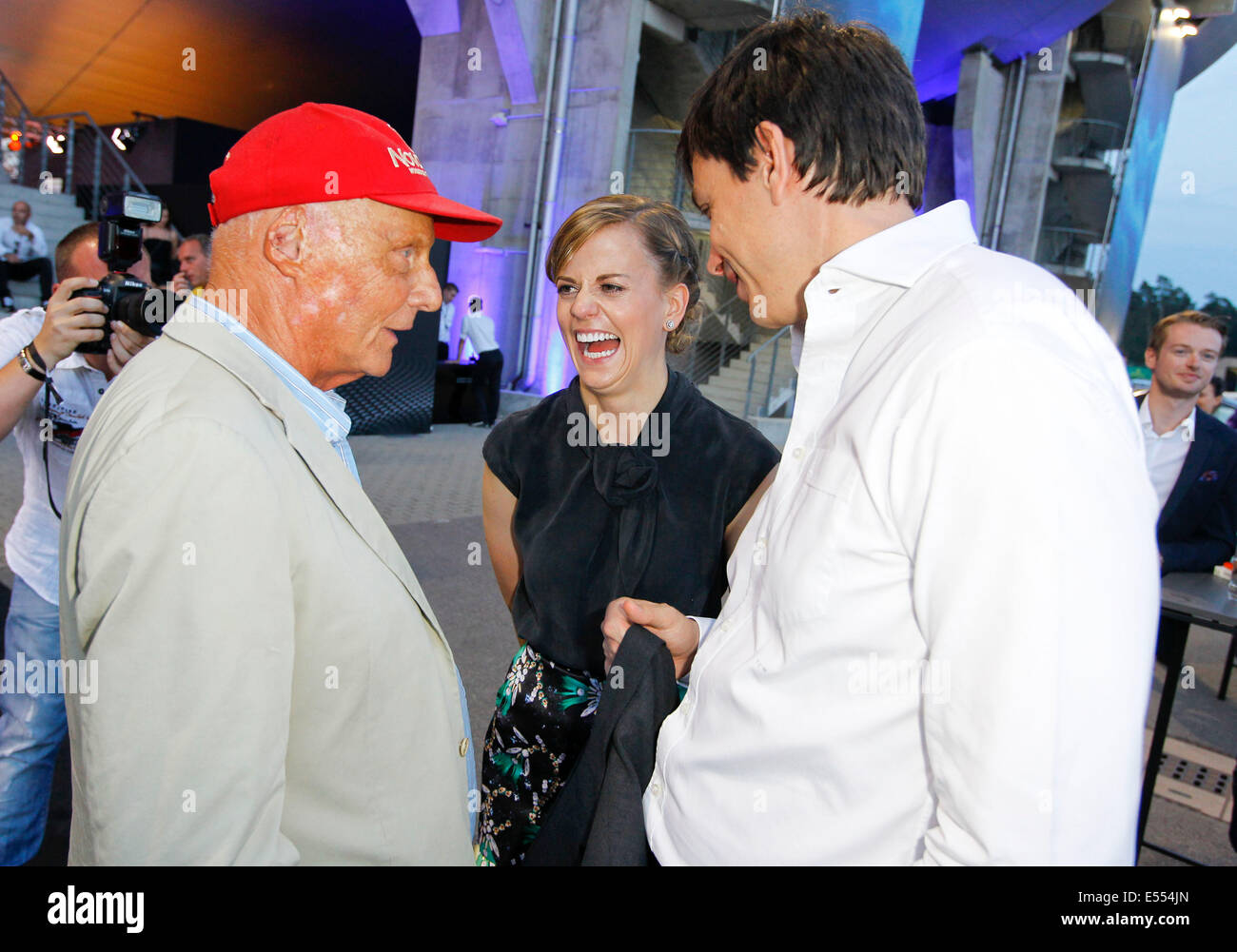 Hockenheim, Germania - Luglio 19, 2014: Formula 1 Gran Premio di Germania con Niki Lauda, Race Driver Susie Wolff e Mercedes GP Team Boss Toto Wolff/picture alliance Foto Stock