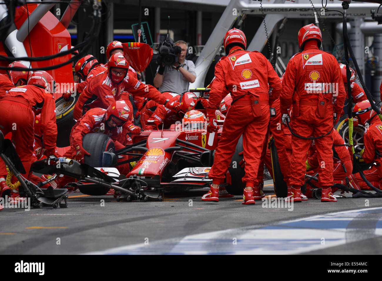 Hockenheim, Germania. Il 20 luglio, 2014. Il finlandese pilota di Formula Uno Kimi Raeikkoenen dal team Ferrari non un pit stop durante il tedesco di Formula One Grand Prix all'Hockenheimring race track di Hockenheim, in Germania, 20 luglio 2014. Foto: DAVID EBENER/DPA/Alamy Live News Foto Stock