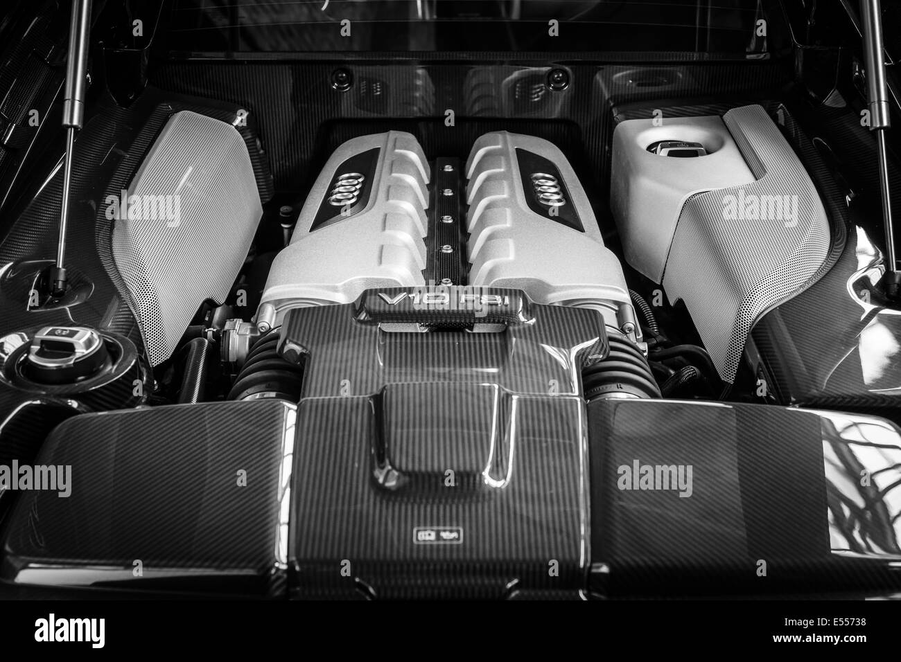 Motore V10 F21 moderne auto sportive Audi R8. In bianco e nero. Ventisettesimo giorno Oldtimer Berlin - Brandenburg Foto Stock