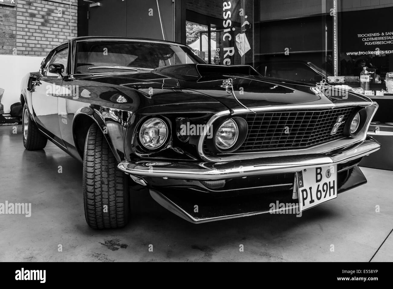 Muscle car Ford Mustang Boss 429 Fastback (1969). In bianco e nero. Ventisettesimo giorno Oldtimer Berlin - Brandenburg Foto Stock