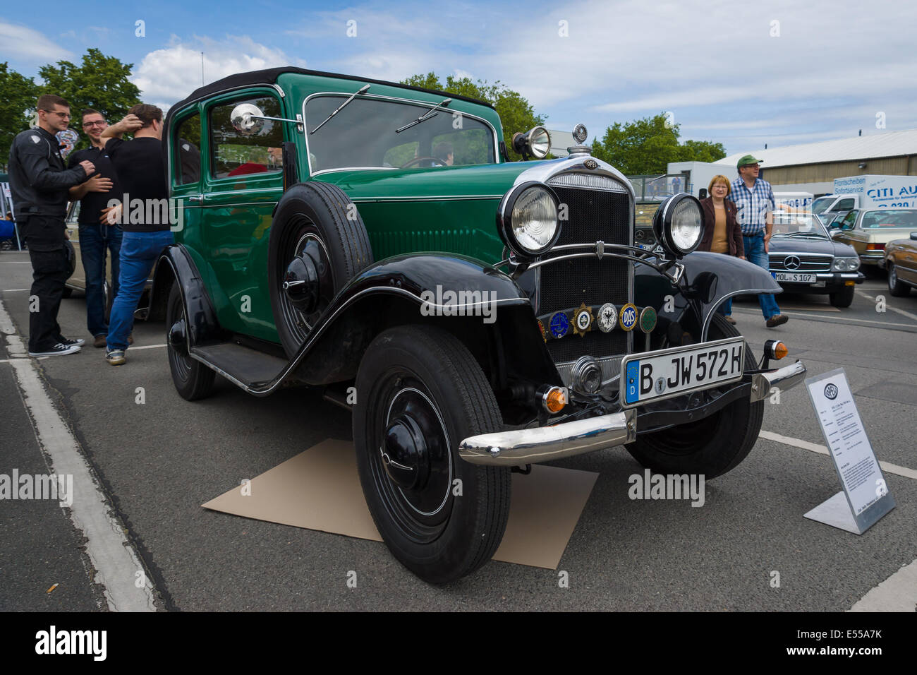 Berlino, Germania - 17 Maggio 2014: Oldtimer Opel 1.2 Cabrio-Limousine (1934). Ventisettesimo giorno Oldtimer Berlin - Brandenburg Foto Stock