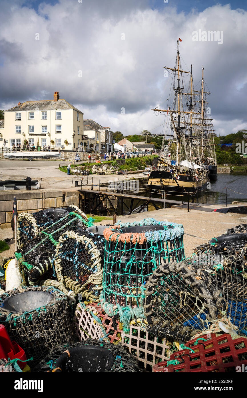 Lobster Pot sulla banchina a Charlestown Harbour in Cornwall Regno Unito Foto Stock