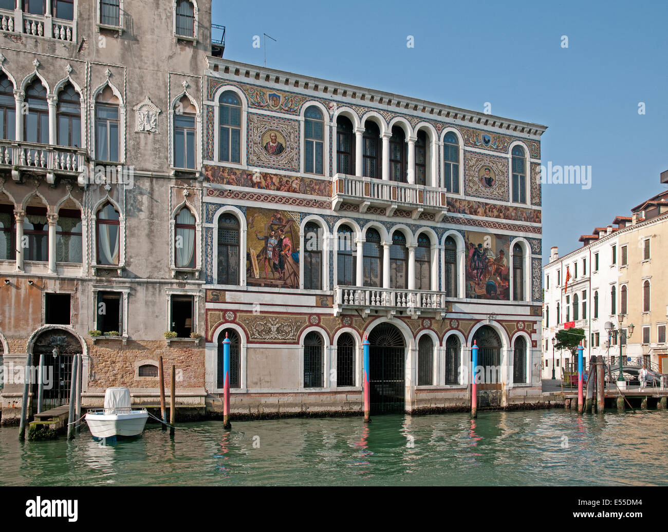 Hotel Palazzo Barbarigo decorate con belle mosiacs visto dal Canal Grande Venezia Italia in mattina presto il sunshine HOTEL PAL Foto Stock