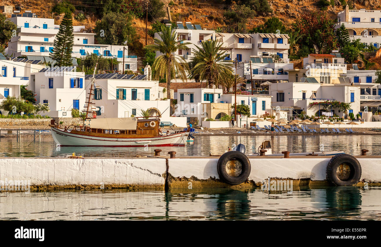 La barca di legno nel Porto Loutro, Chania, Creta, Grecia Foto Stock
