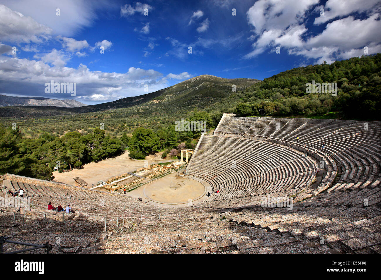 Il teatro antico di Epidavros (Epidauro), Argolide (Argolis), Peloponneso e Grecia. Foto Stock