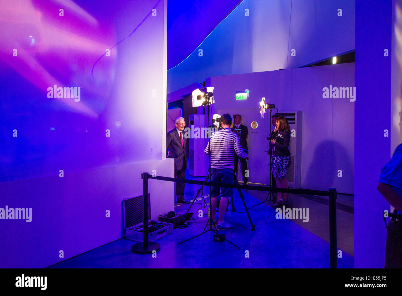 Ian King, CEO di BAE Systems, ha partecipato al Farnborough International Airshow del 2014, discutendo dei progressi nel settore aerospaziale e delle tecnologie di difesa, nonché dello sviluppo aziendale nel settore della difesa. Foto Stock