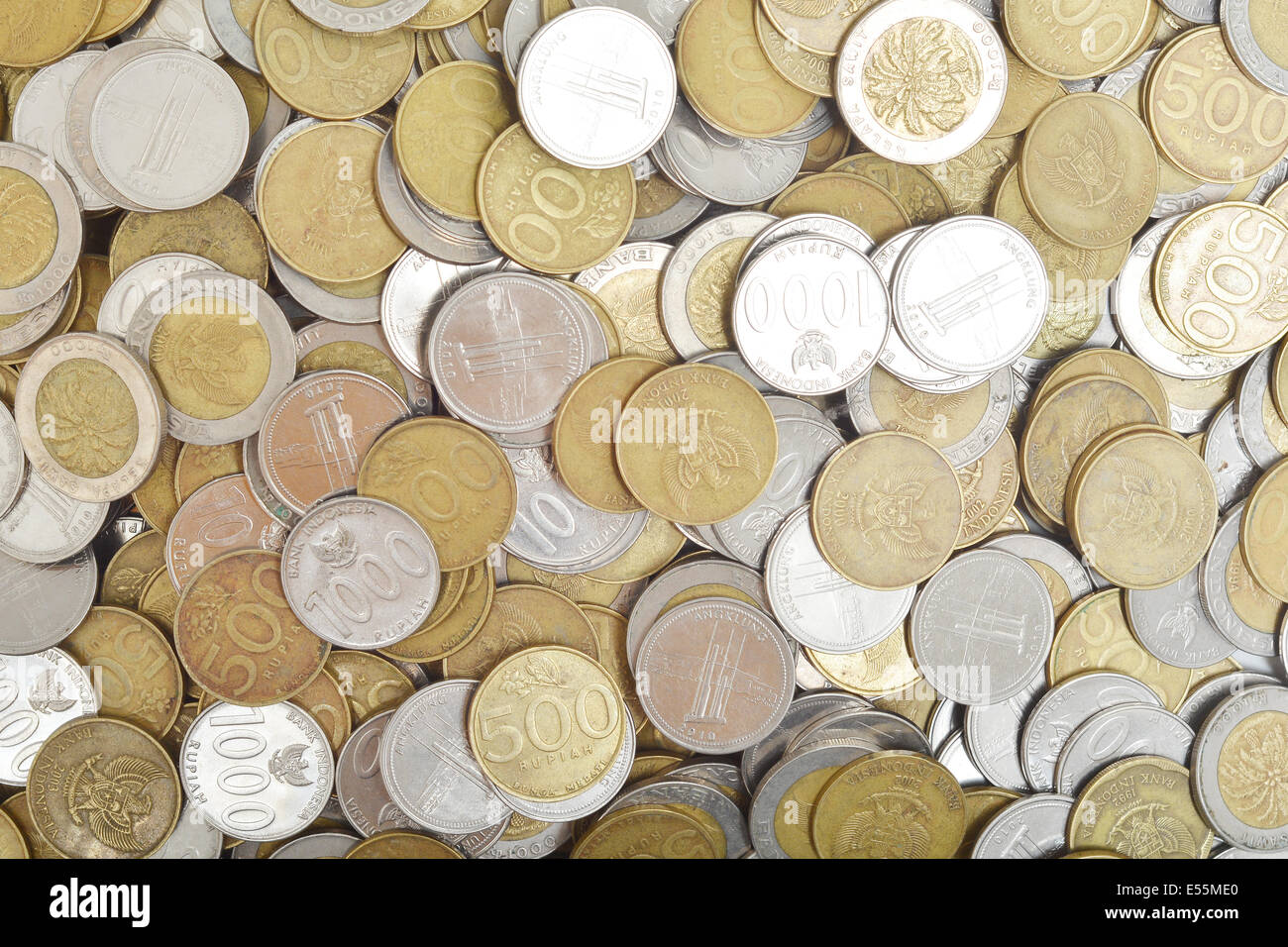 Pile di monete provenienti da Indonesia consiste di mille e cinquecento frammenti. Foto Stock
