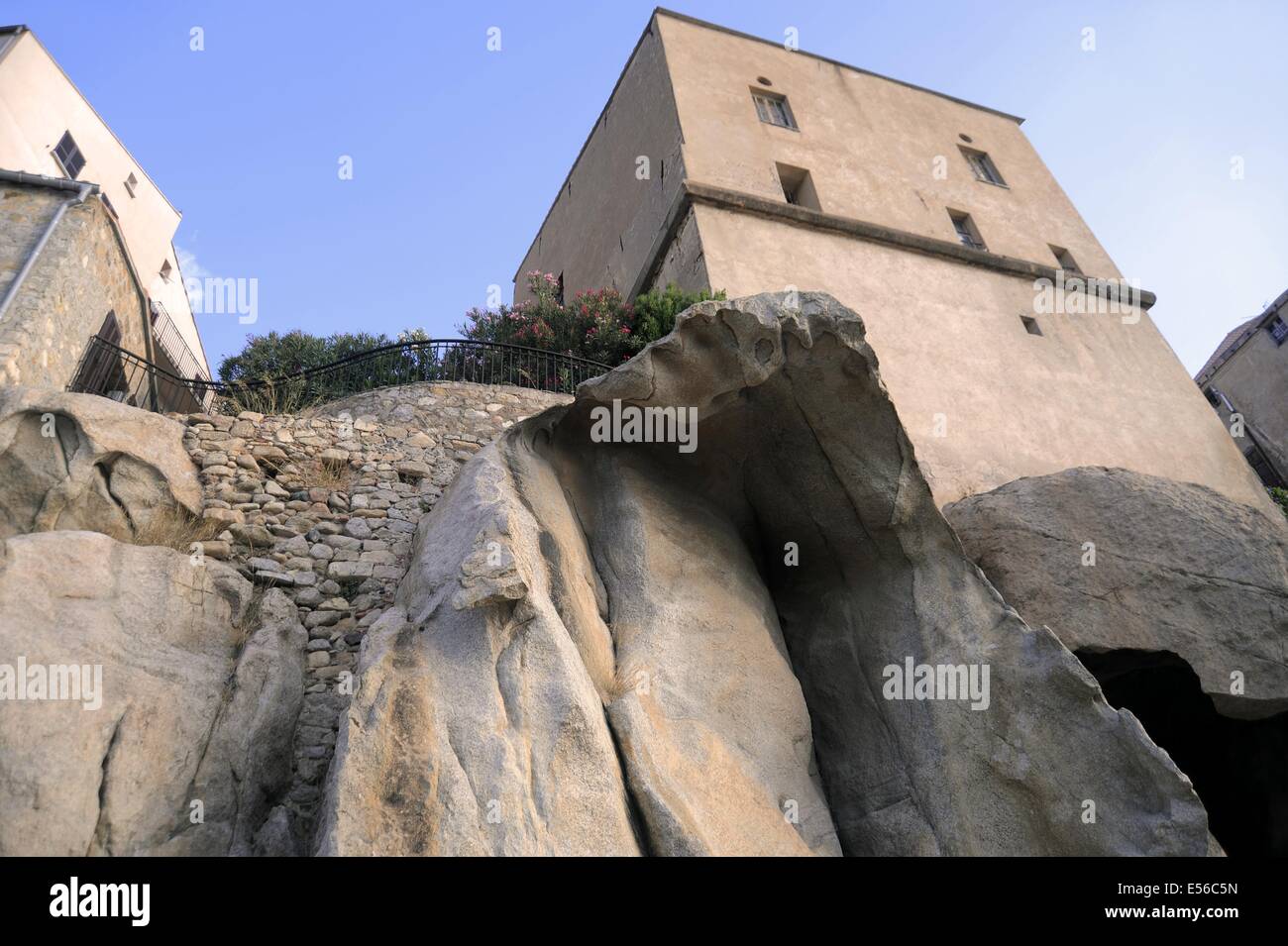 Francia, Corsica, Calvi, case costruite sulla roccia nella Cittadella Foto Stock