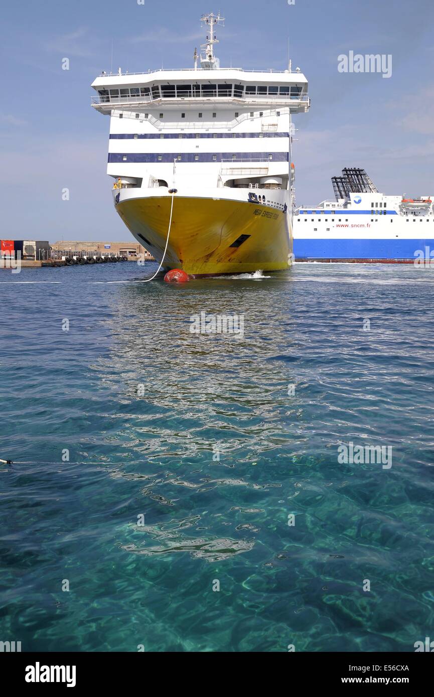 Francia, Corsica, Ile Rousse, docking di traghetti di Corsica Ferries & Sardinia Ferries e SNCM aziende Foto Stock