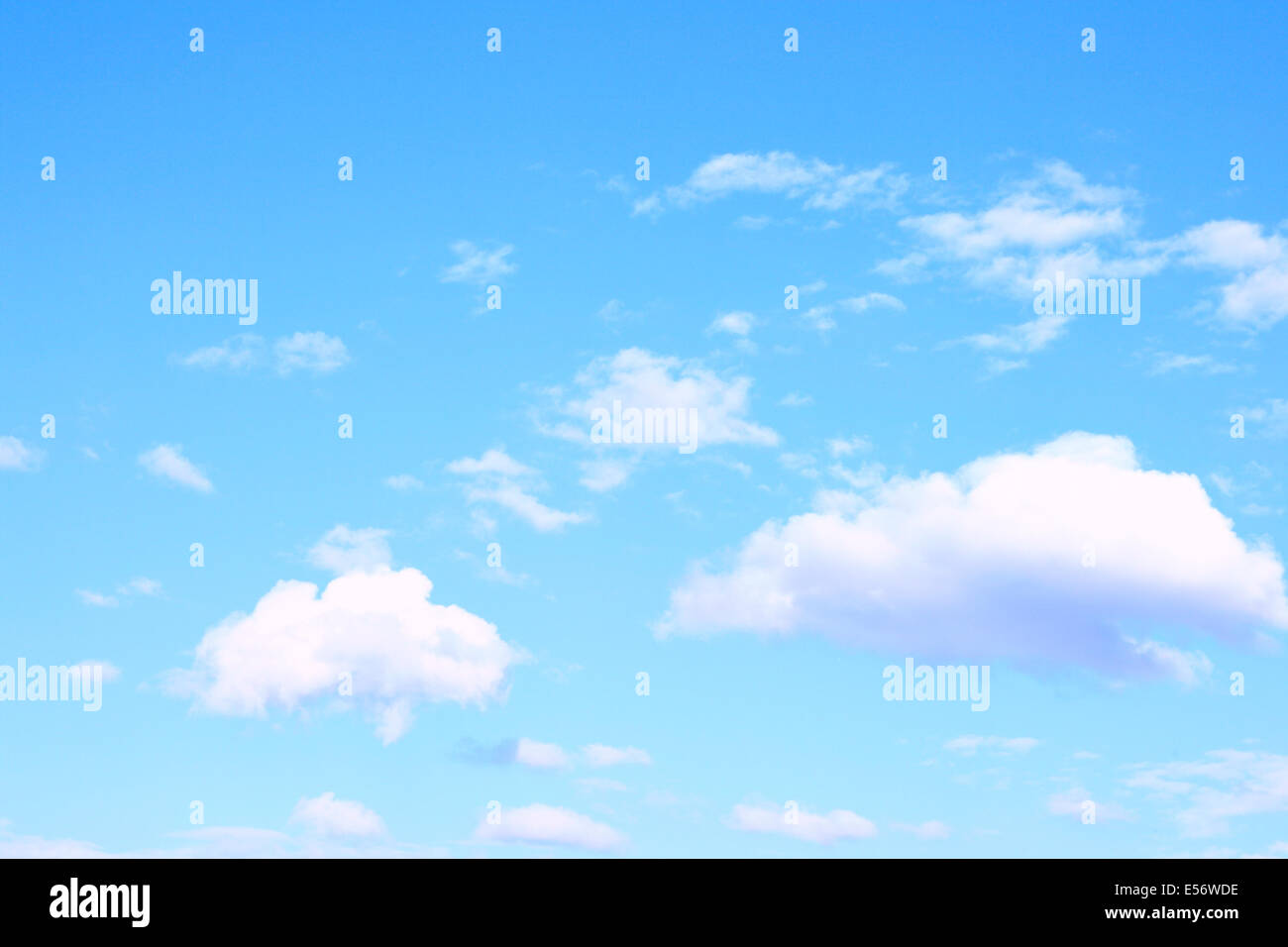 La luce blu del cielo e delle nubi, può essere utilizzato come sfondo Foto Stock
