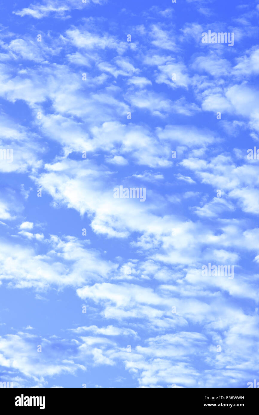 Cielo blu e nuvole, può essere utilizzato come sfondo Foto Stock