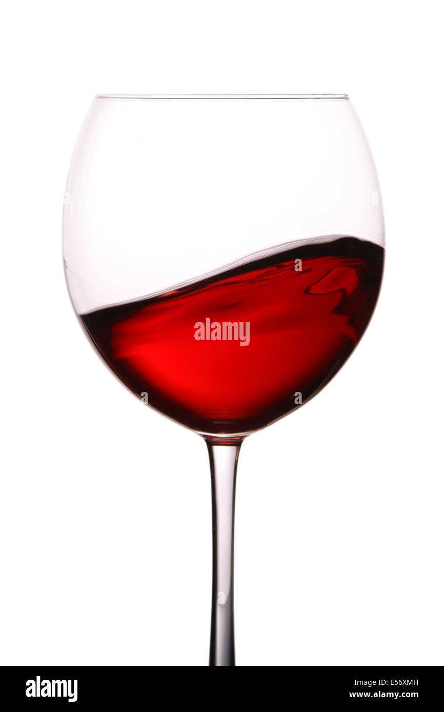 Bicchiere di vino rosso isolato su sfondo bianco Foto Stock