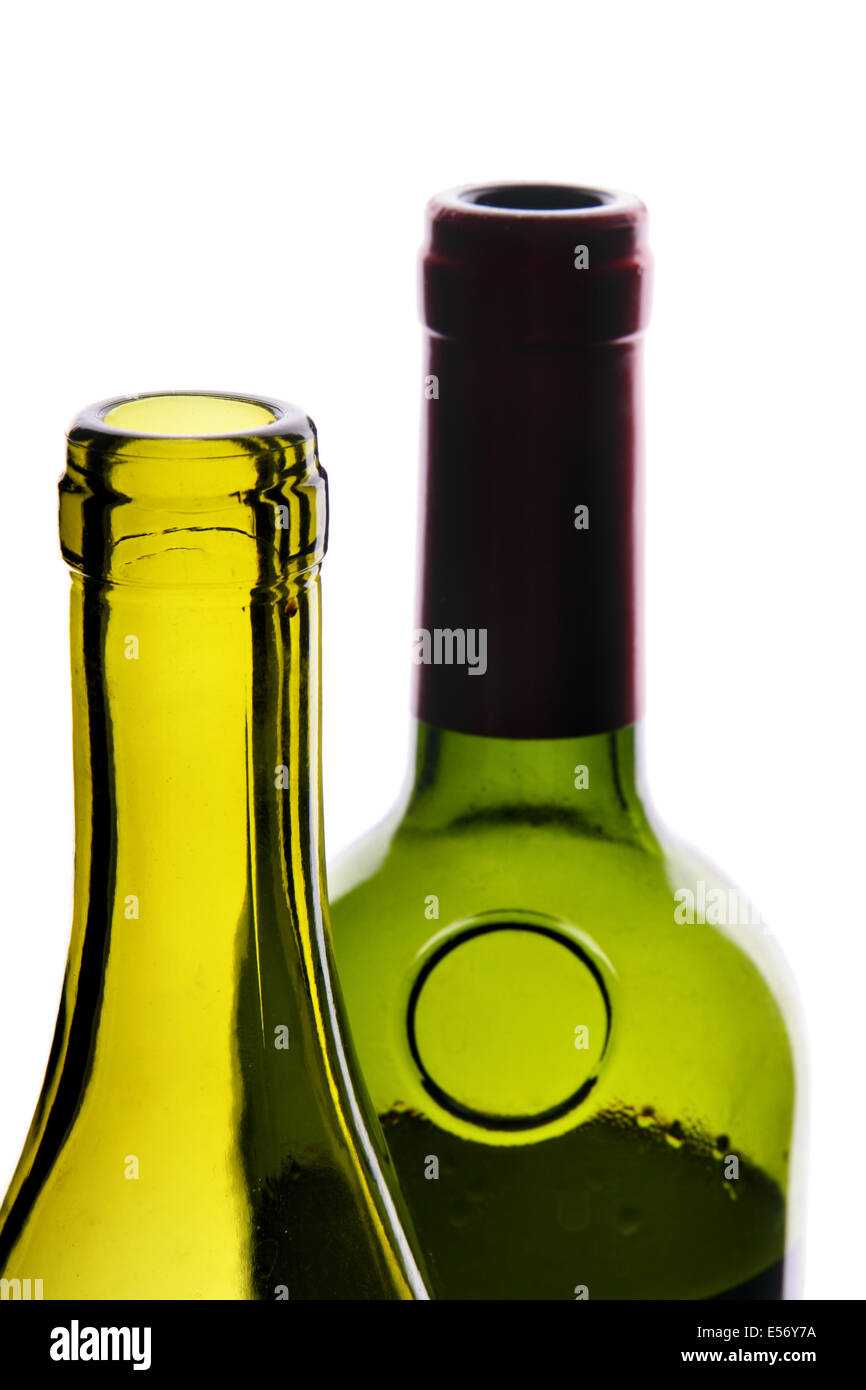 Due bottiglie di vino isolato su sfondo bianco Foto Stock
