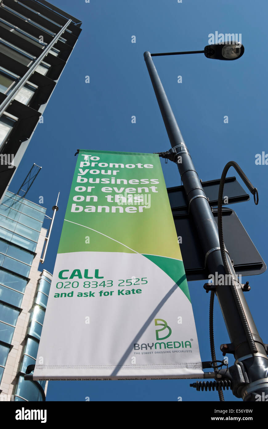 Banner pubblicitari banner spazio per promuovere le aziende o gli eventi, Hammersmith, Londra, Inghilterra Foto Stock