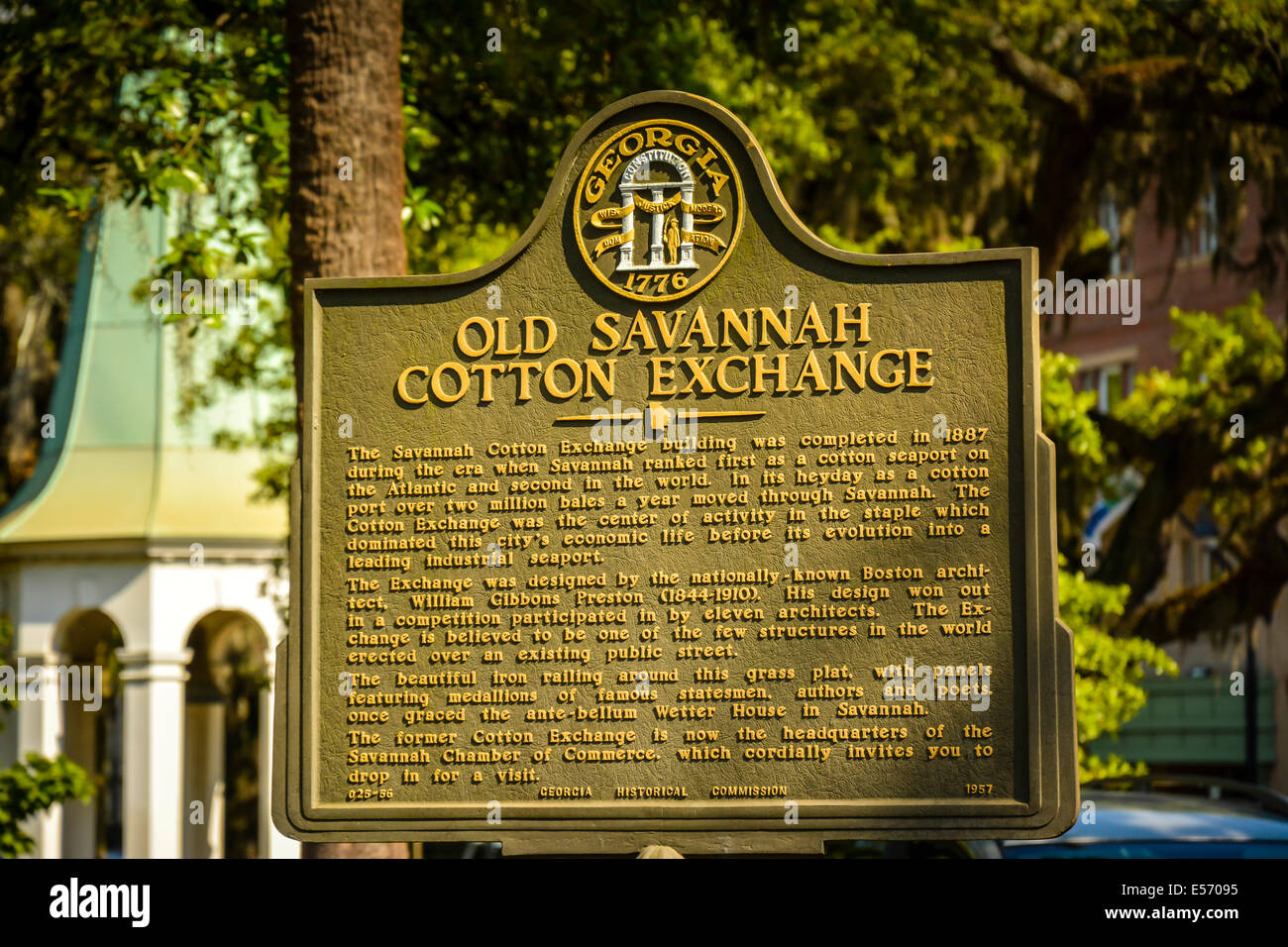 La storica targa per il significativo dal punto di vista dell'architettura Old Savannah edificio della Borsa del Cotone di Savannah, GA, Stati Uniti d'America Foto Stock