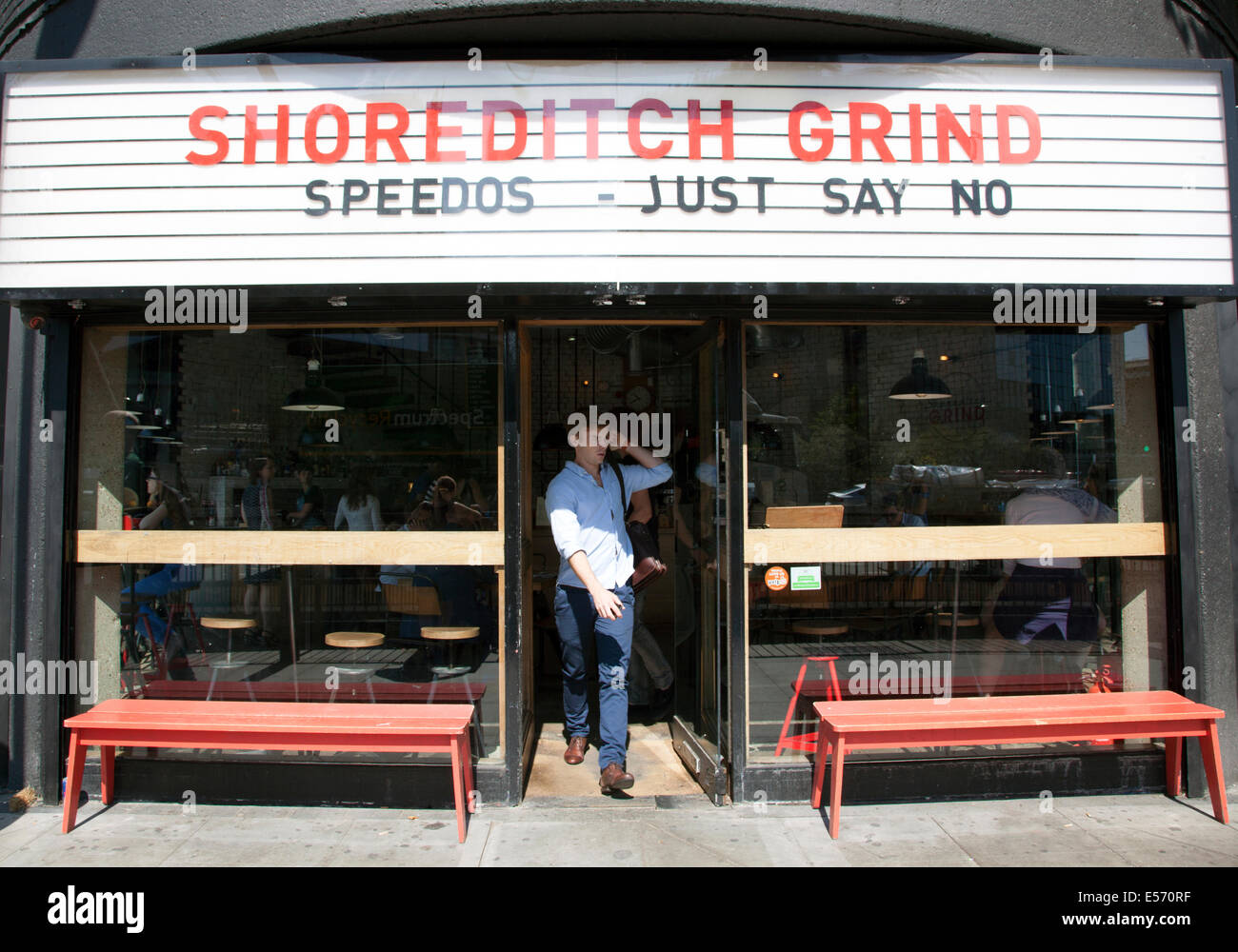 Shoreditch macinare il caffè bar, Old Street, Londra Foto Stock