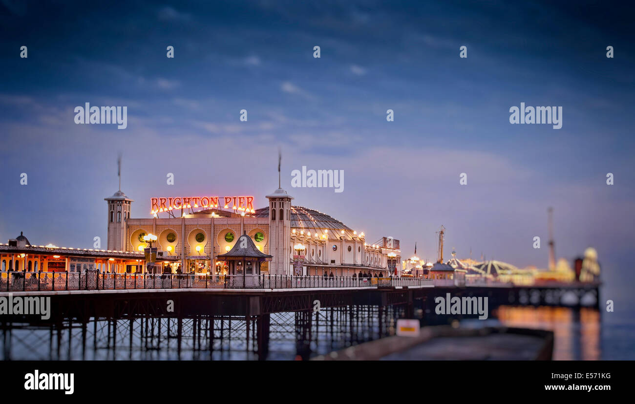 Il Brighton Pier e Brighton, Sussex, Gran Bretagna. Foto Stock