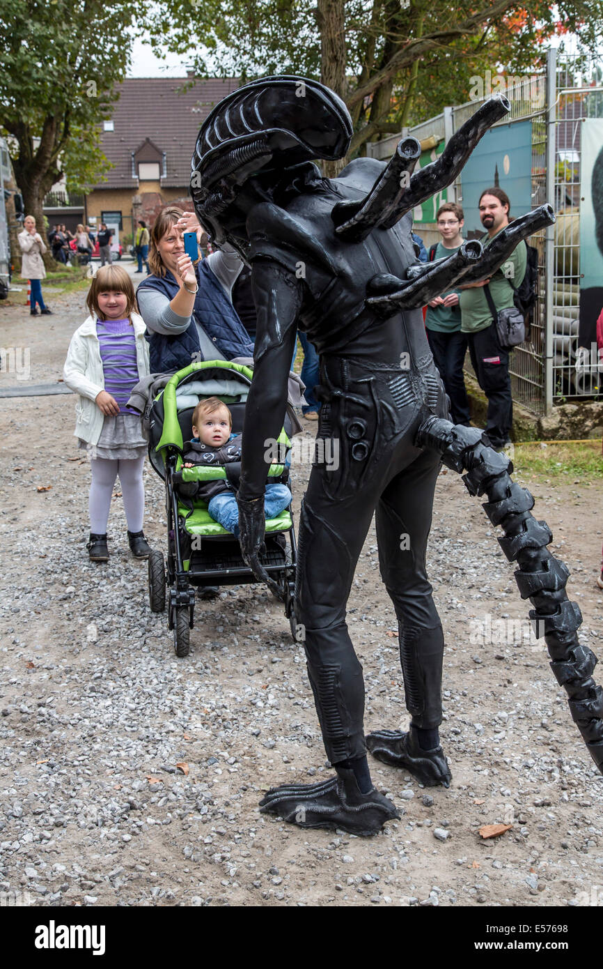 Il Cavaliere di spazio eventi di fantasia, riunione del ruolo fantastico giocatori da tutto tip, il cast del film di fantascienza " Alien vs Predator,' Foto Stock