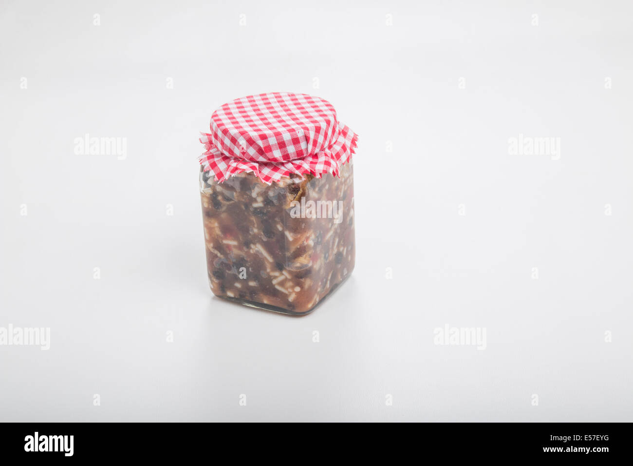 Singolo vaso quadrato di carni macinate con il rosso e bianco verificare copertura in tessuto pronto per memorizzare "tagliare" "valorizzare macinato' (20 di 22) Foto Stock