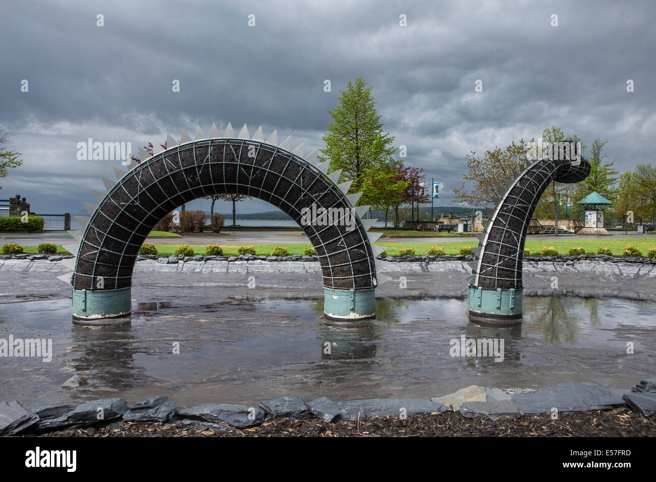 Un disegno che rappresenta Memphre è raffigurato nella parte anteriore del Lac Memphremagog Lago in Magog Quebec Foto Stock