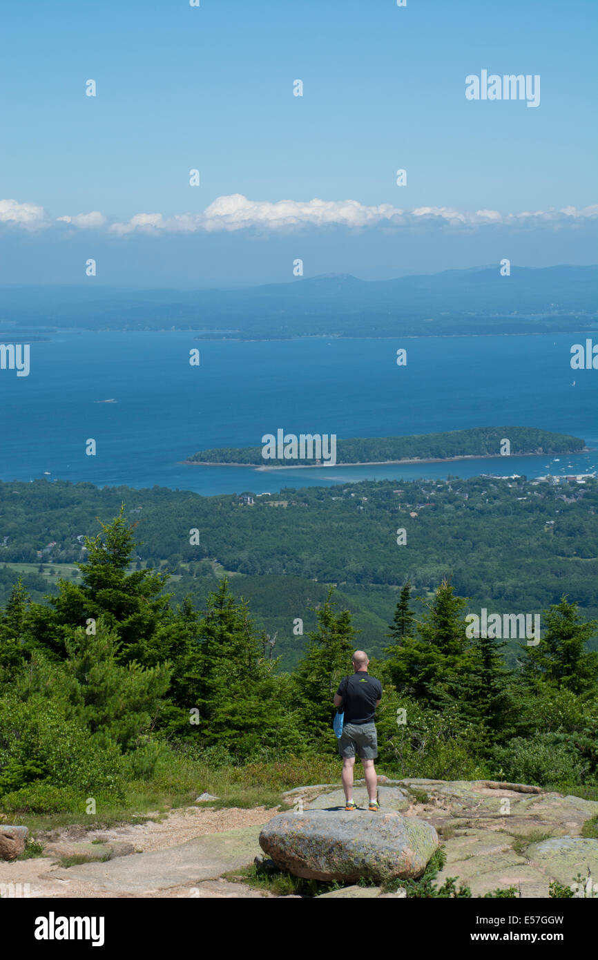Maine, Bar Harbor, Parco Nazionale di Acadia. Vista del Bar Island, accessibile solo con la bassa marea da naturale ponte di terra. Foto Stock