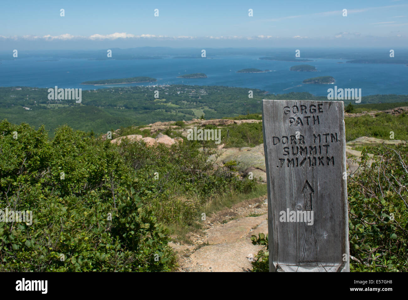 Maine, Bar Harbor, Parco Nazionale di Acadia. Vista del Bar Island, accessibile solo con la bassa marea da naturale ponte di terra. Foto Stock