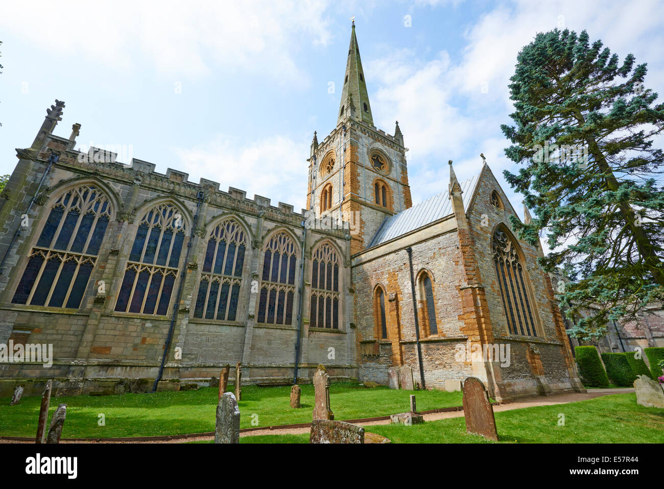 Trinità santa chiesa parrocchiale in cui William Shakespeare adorato & è sepolta Stratford-Upon-Avon Warwickshire, Regno Unito Foto Stock