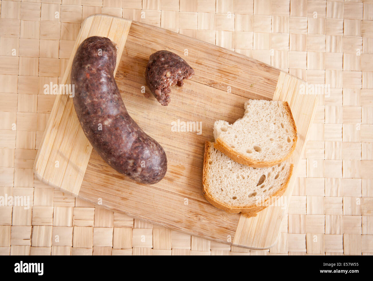 La morcilla porzione con le fette di pane Foto Stock