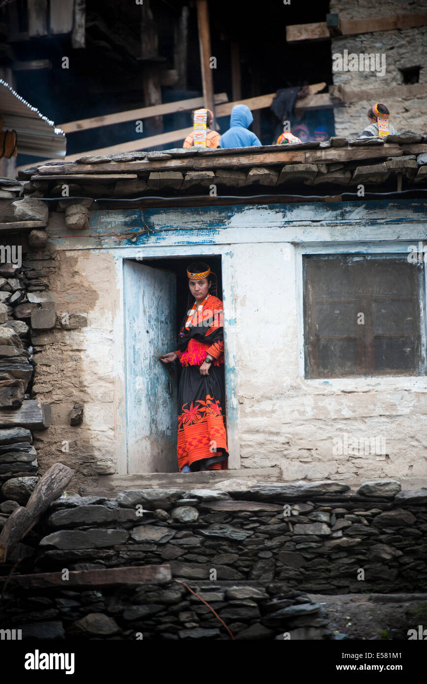 Pic mostra wemon e bambini dal biglietto District,Khyber Pakhtunkhwa provincia del Pakistan Foto Stock