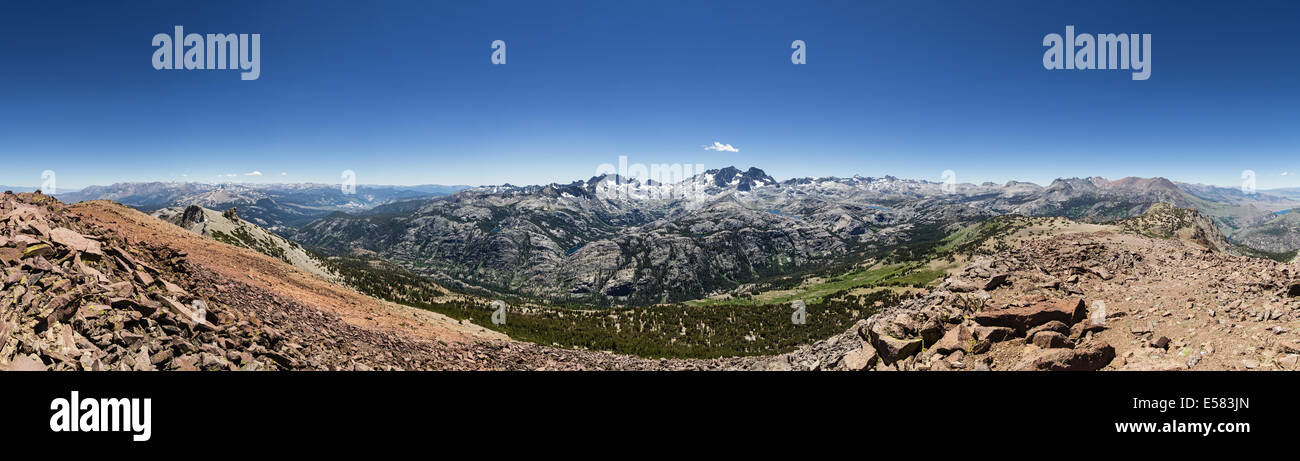 Panorama della Sierra Nevada e Minareto di crinale da San Joaquin summit Foto Stock
