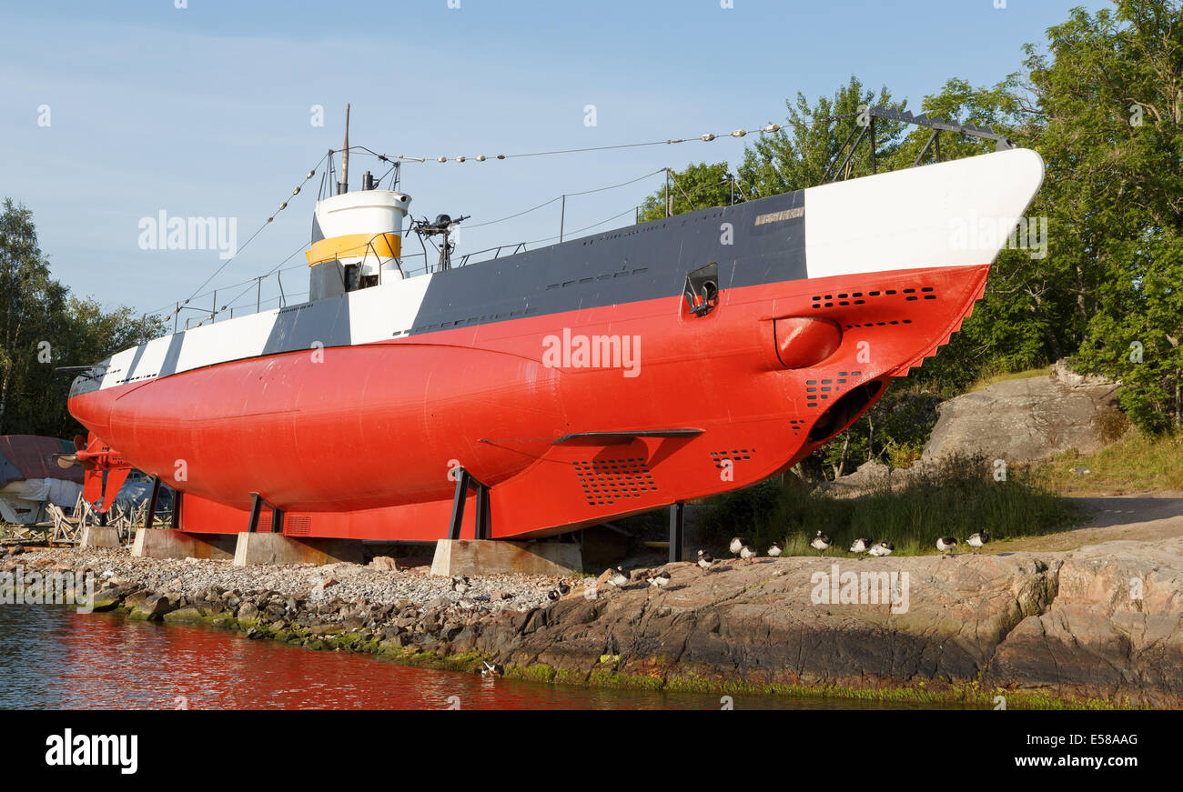 Il veterano della Seconda guerra mondiale sommergibile Vesikko della Marina finlandese sul display come una nave museo a Suomenlinna fortezza sul mare. Foto Stock