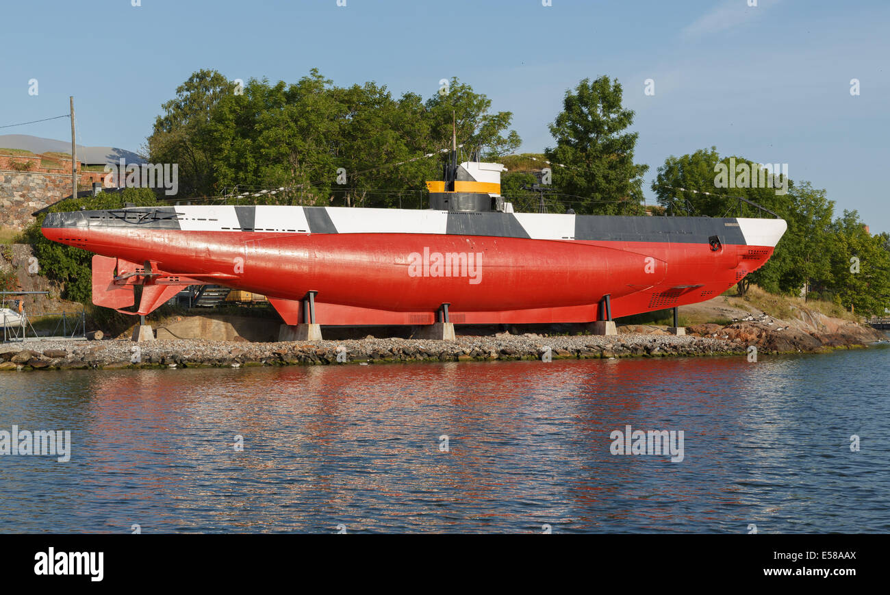Il veterano della Seconda guerra mondiale sommergibile Vesikko della Marina finlandese sul display come una nave museo a Suomenlinna fortezza sul mare. Foto Stock