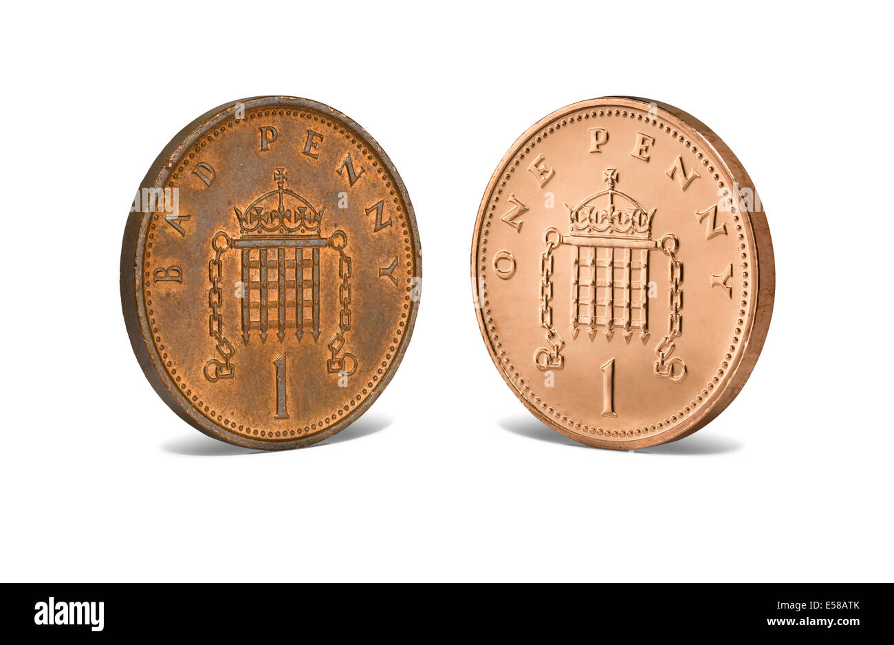 Un cattivo penny di fronte a una nuova penny Foto Stock