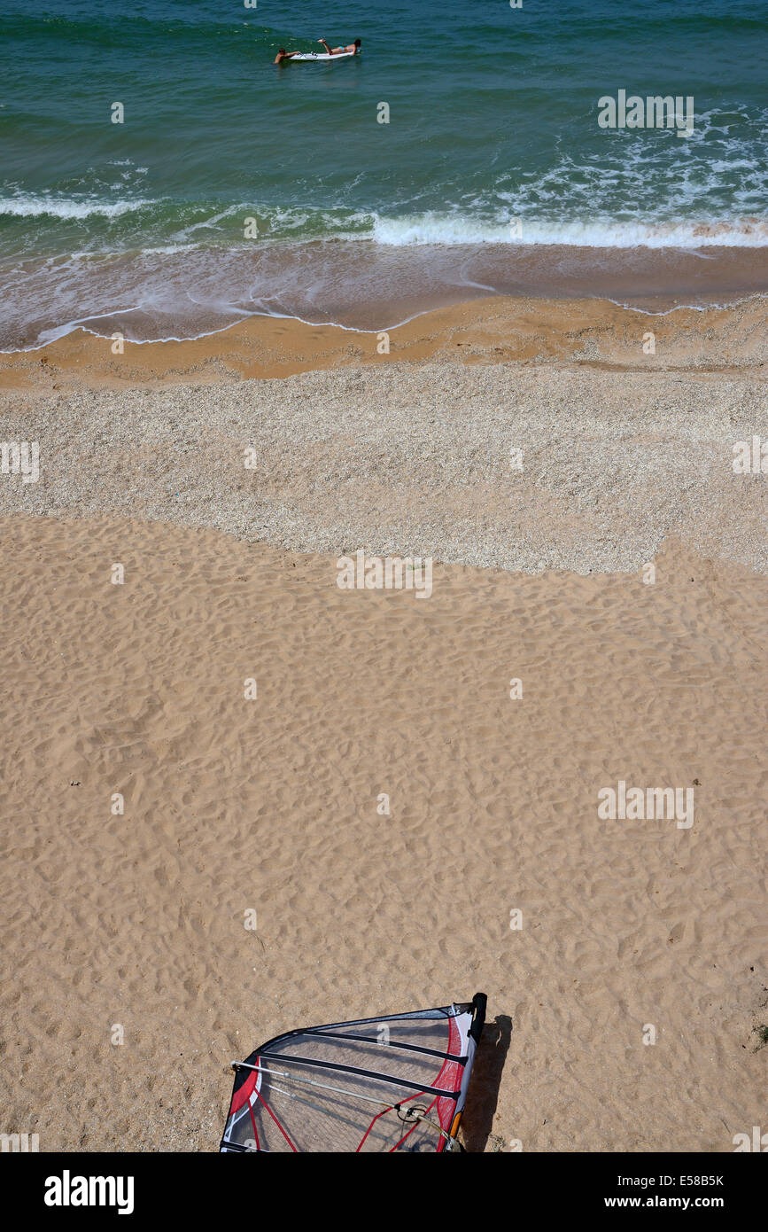 Spiaggia di sabbia sullo sfondo Foto Stock