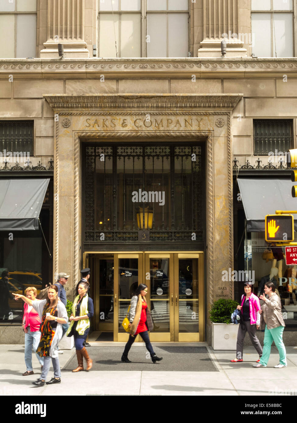 Saks Fifth Avenue Storefront, NYC Foto Stock
