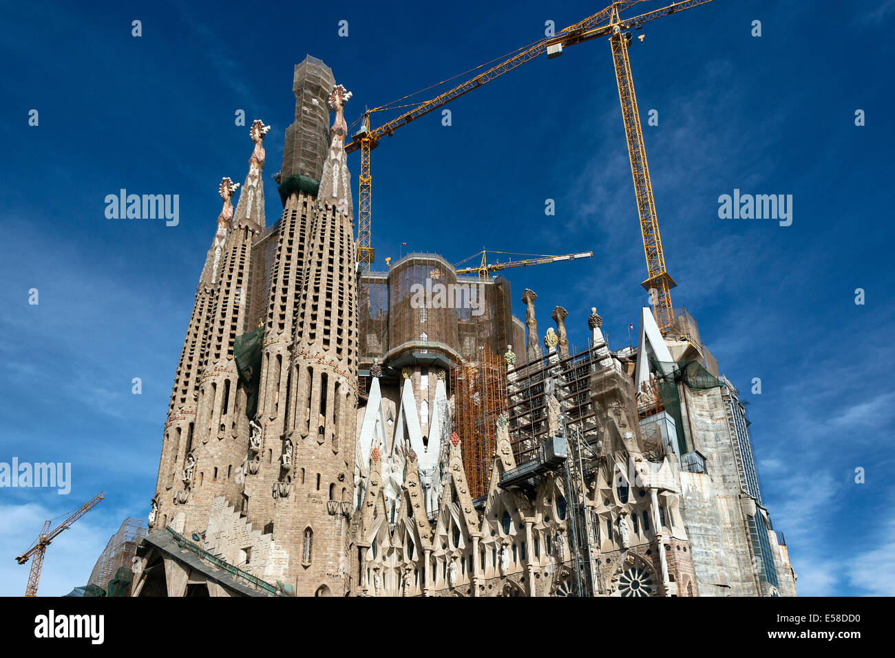Costruzione esterna della Basilica Sagrada Família, Barcellona, Spagna Foto Stock