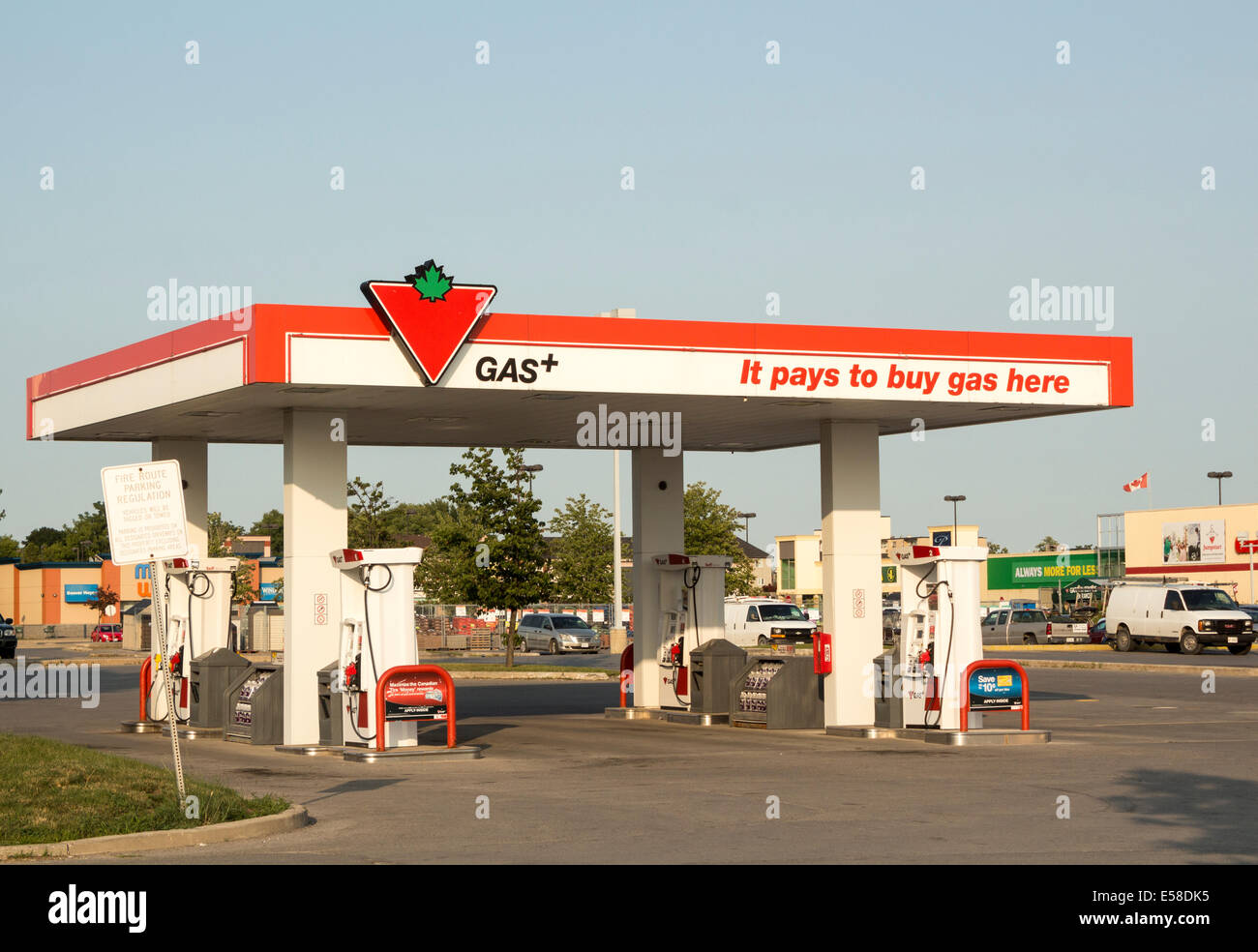 Pompe di benzina a Canadian Tire la barra di Gas Foto Stock