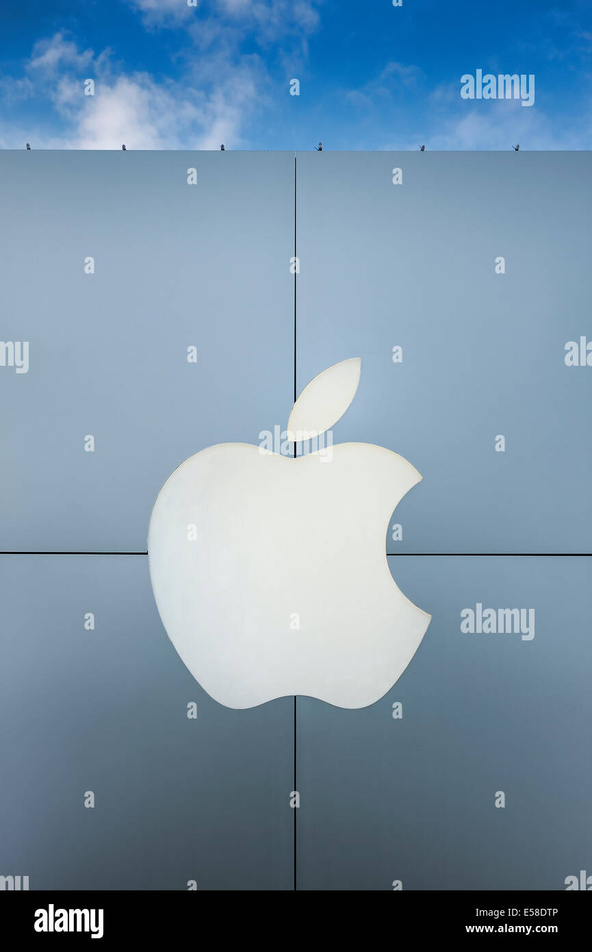 Esterno di un Apple Store con logo, Ardmore, Pennsylvania, STATI UNITI D'AMERICA Foto Stock Esterno di un Apple Store con logo, Ardmore, Pennsylvania, STATI UNITI D'AMERICA Foto Stock