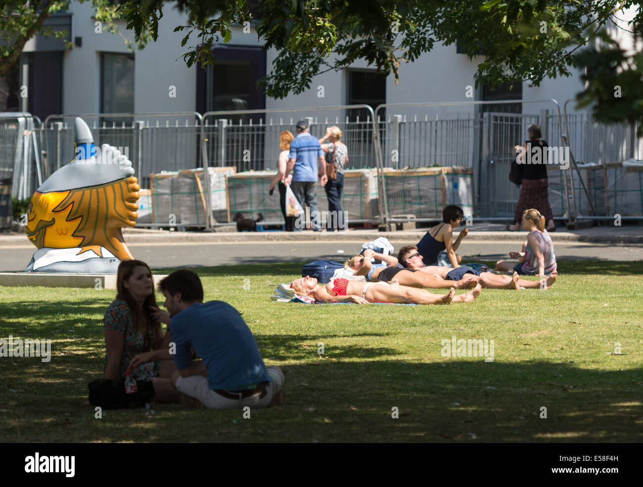 Plymouth, Devon, Regno Unito. 23 Luglio, 2014. Questo bel tempo è impostata per continuare attraverso il resto di questa settimana in Plymouth, secondo forecasters.temperature potrebbero volare alto come 26C il giovedì e il venerdì, secondo il Met Office. Credito: Foto di Sean Hernon/Alamy Live News. Foto Stock