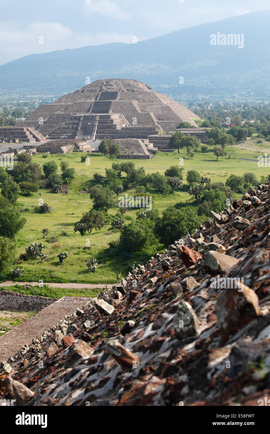 La Piramide della Luna visto dalla Piramide del Sole, Teotihuacan, Messico Foto Stock