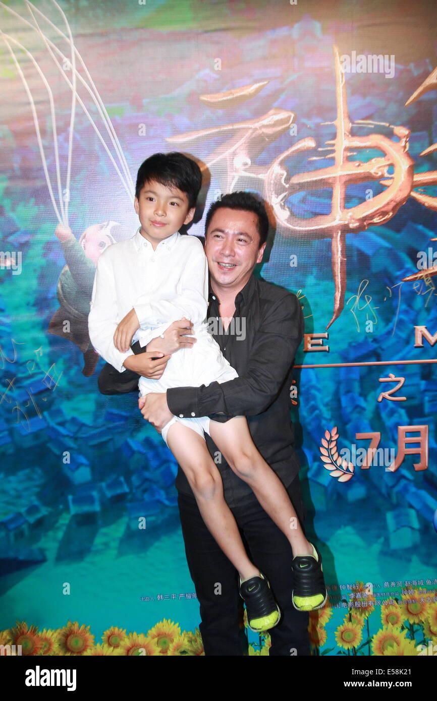 Pechino, Cina. 22 Luglio, 2014. Wang Zhonglei e suo figlio Guglielmo frequentare la premiere del film Il Pennello Magico a Pechino in Cina il martedì 22 luglio, 2014. © TopPhoto/Alamy Live News Foto Stock