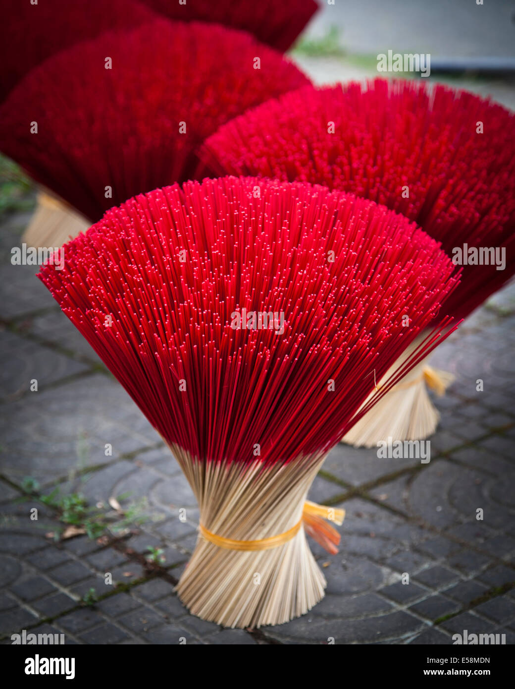 Bastoncini di incenso in Vietnam Foto Stock