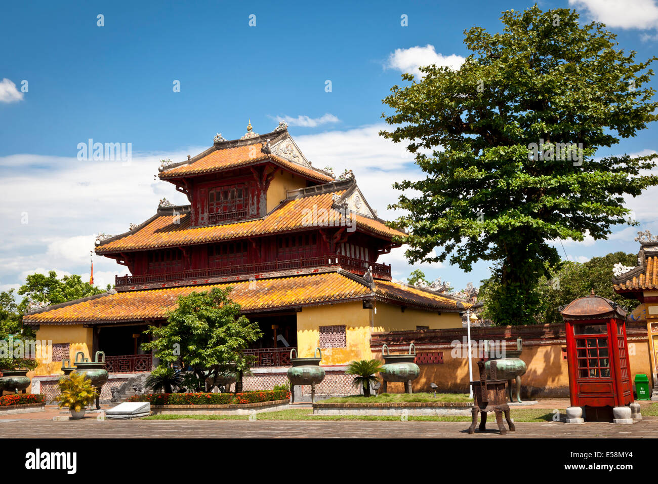 Hien Lam padiglione presso la cittadella di Hue, città imperiale Foto Stock