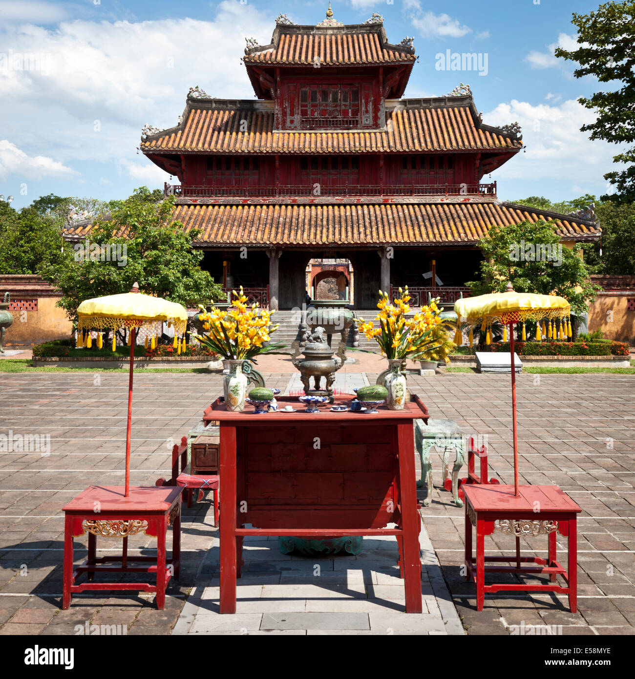Hien Lam padiglione presso la cittadella di Hue, città imperiale Foto Stock