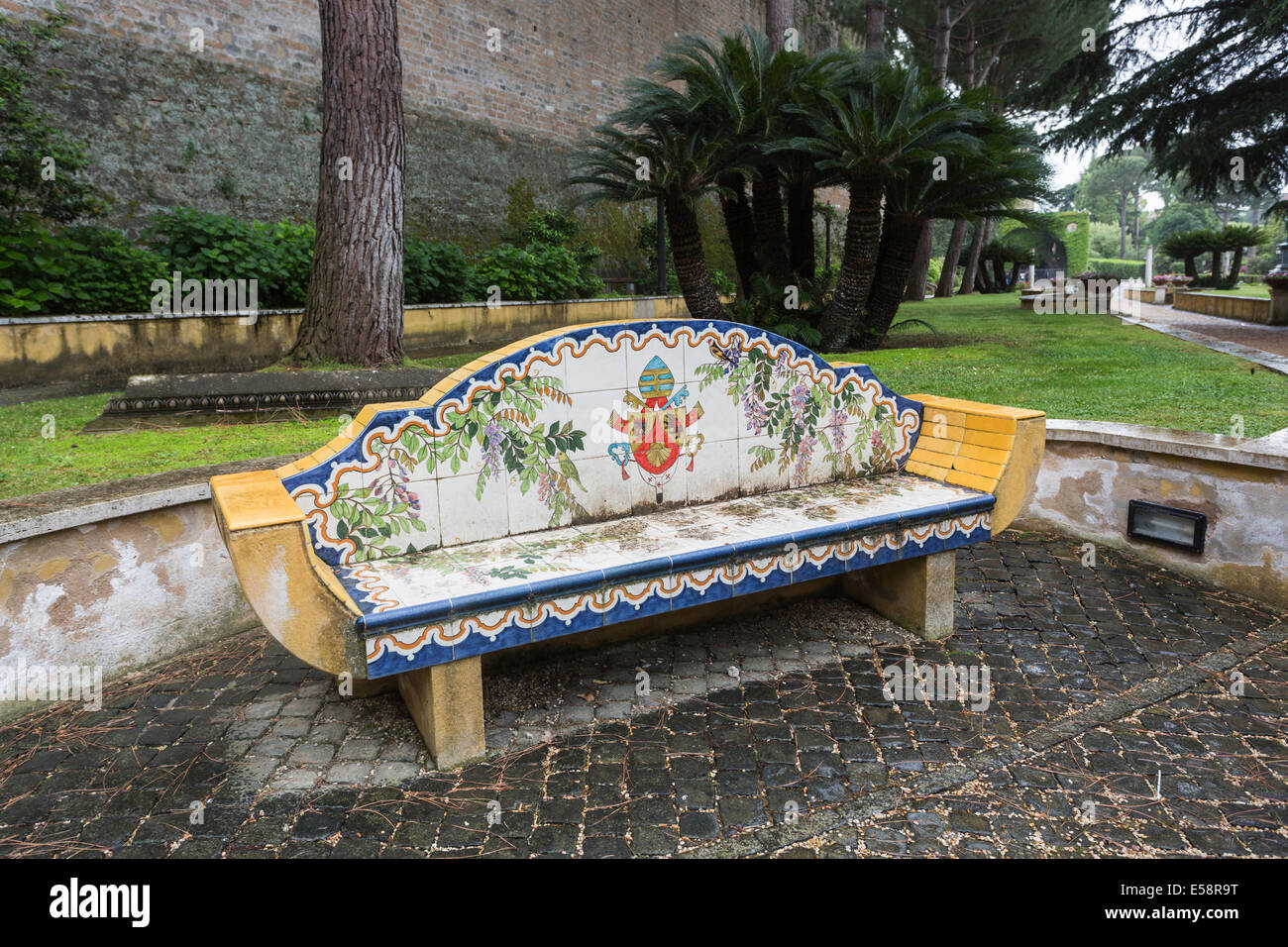 Panca piastrellata immagini e fotografie stock ad alta risoluzione - Alamy