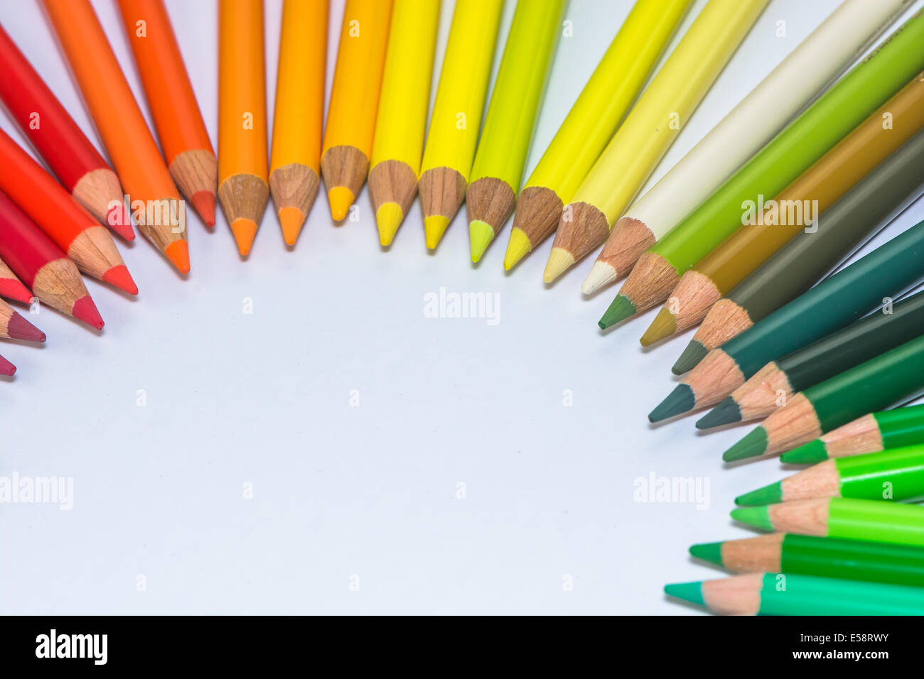 Cerchio isolato con le matite colorate Foto Stock