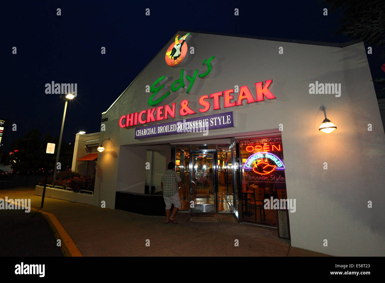 Edy di stile Peruviano carbone pollo arrostito (pollo a la brasa) e la bistecca ristorante fast food, Arlington, Virginia, Stati Uniti d'America Foto Stock