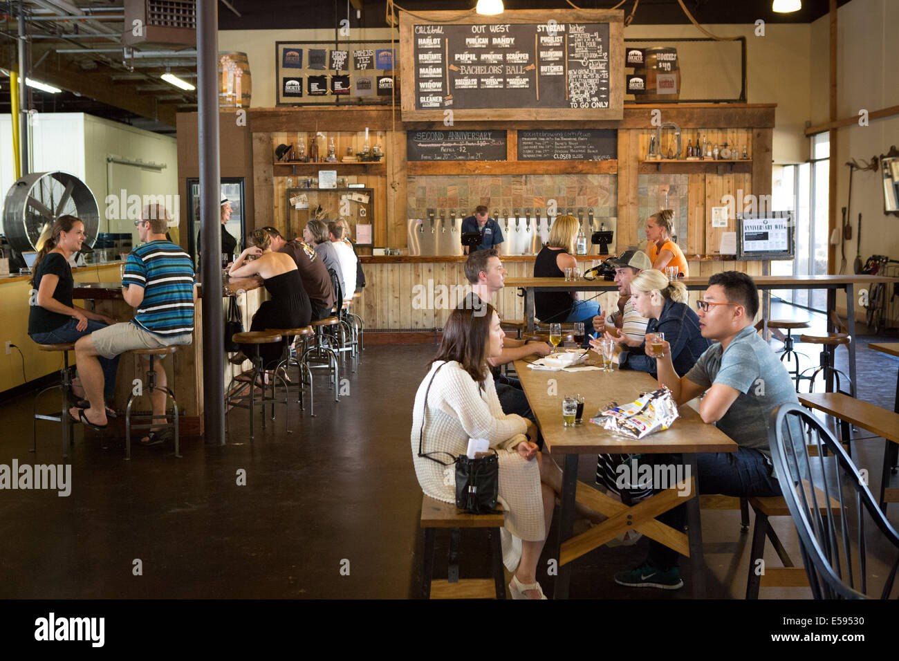 Area salotto della Societe Brewing Company, una birreria a Kearny Mesa, nel giugno 2014. Foto Stock
