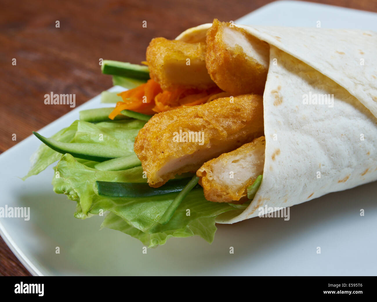 Burrito colazione fatta con pepite di pollo Foto Stock